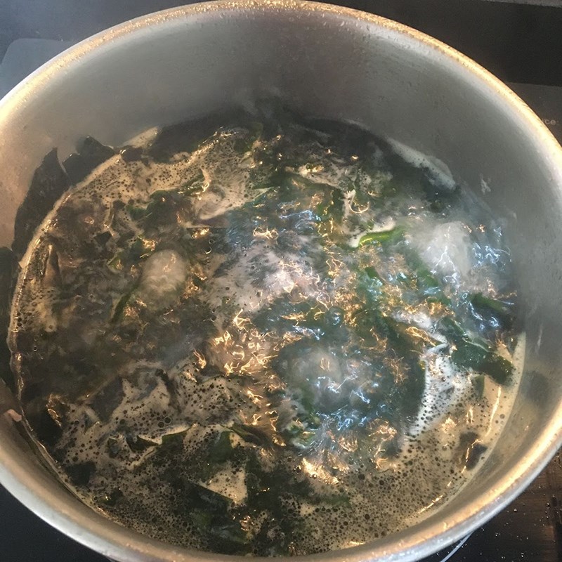 Bước 2 Nấu canh Canh rong biển nấu xương heo