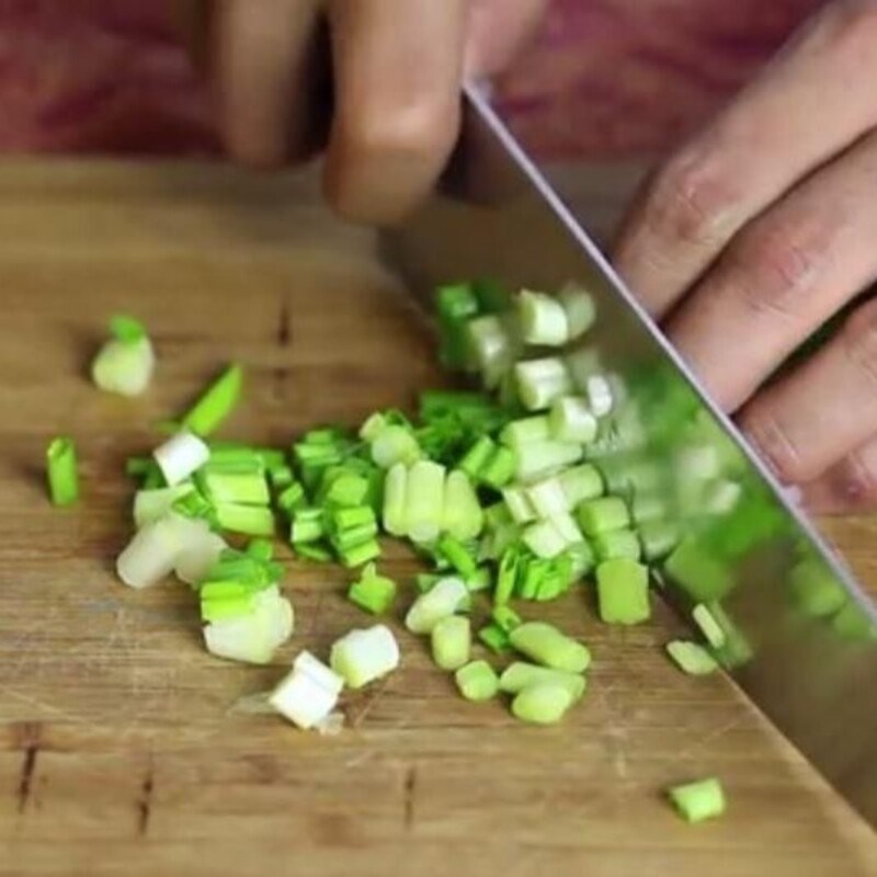 Bước 2 Sơ chế các nguyên liệu khác Canh lòng lợn với huyết