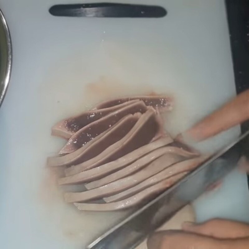 Bước 1 Sơ chế lòng heo Canh lòng lợn với huyết