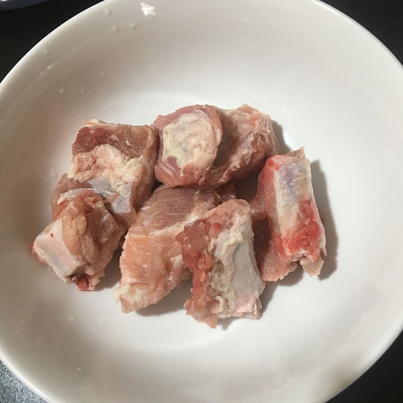 Bước 1 Sơ chế nguyên liệu Canh rong biển nấu xương heo