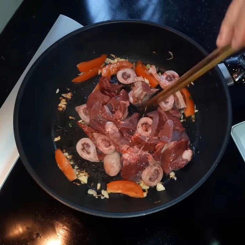 Bước 3 Xào lòng heo Canh lòng lợn