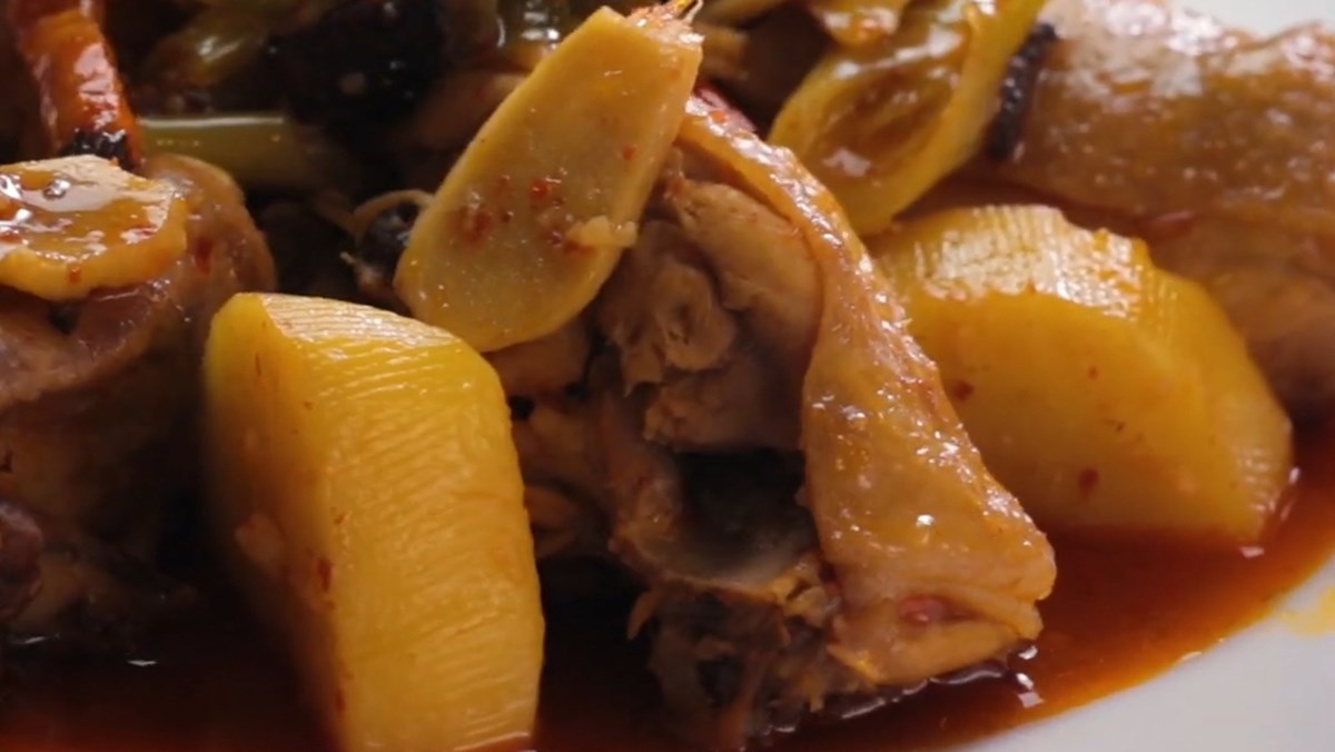 2 Cách làm gà kho khoai tây và củ cải