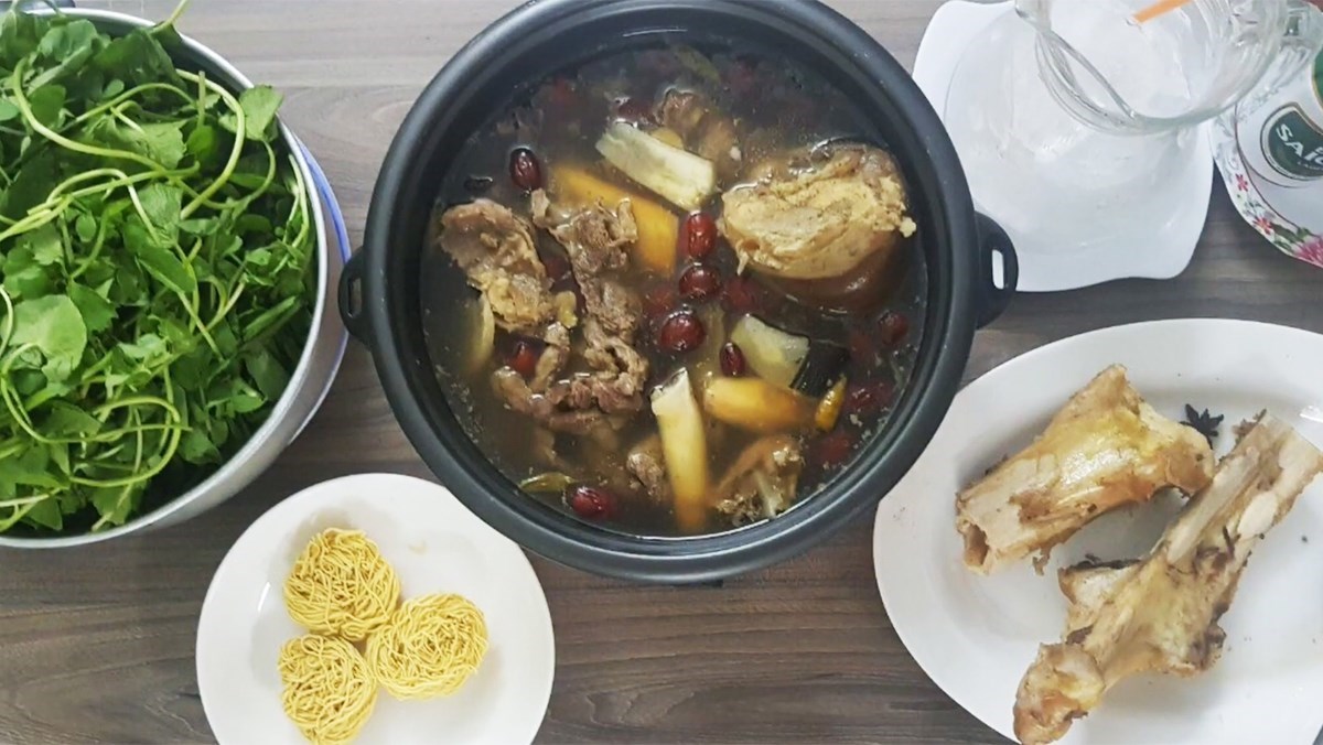 2 cách nấu lẩu gân bò thuốc bắc và măng cay thơm ngon bổ dưỡng 2 cách nấu lẩu gân bò thuốc bắc và măng cay thơm ngon bổ dưỡng