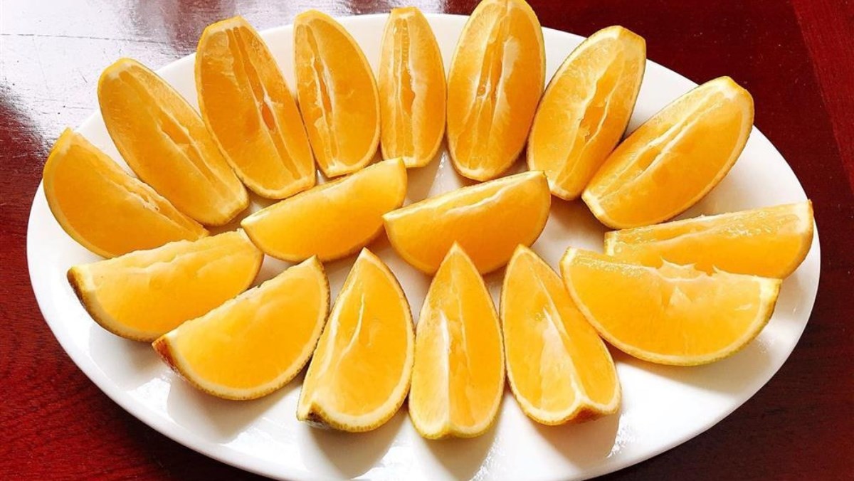 5 Cách bổ cam nhanh và đẹp mắt giúp bạn ghi điểm trong mắt mọi người 5 Cách bổ cam nhanh và đẹp mắt giúp bạn ghi điểm trong mắt mọi người