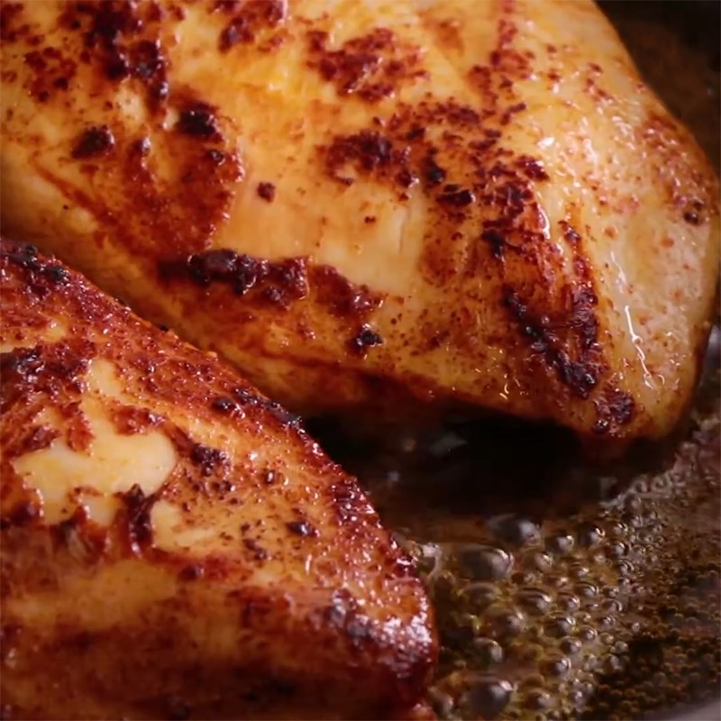 ap-chao-uc-ga-1 Bước 3 Áp chảo ức gà Ức gà áp chảo sốt chimichurri