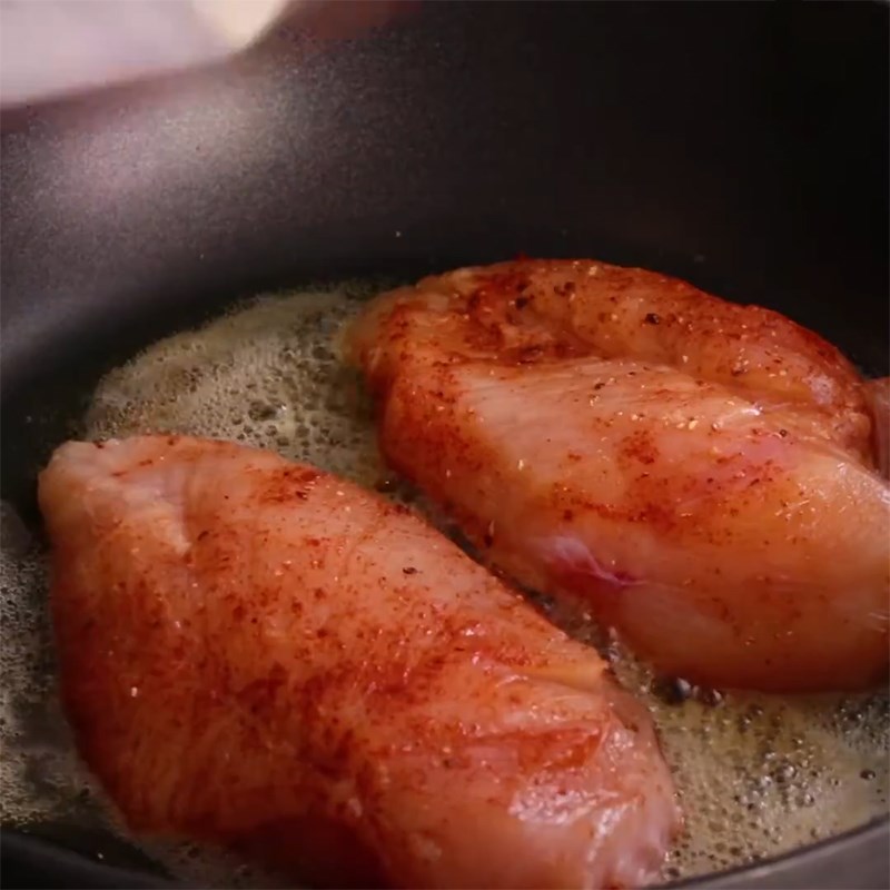 ap-chao-uc-ga Bước 3 Áp chảo ức gà Ức gà áp chảo sốt chimichurri