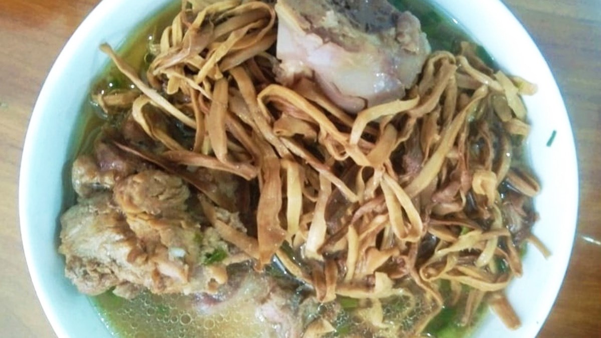 măng khô hầm xương bằng nồi áp suất