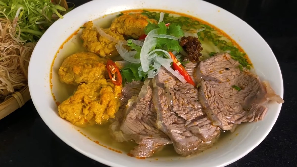 cách nấu Bún bò chả cua