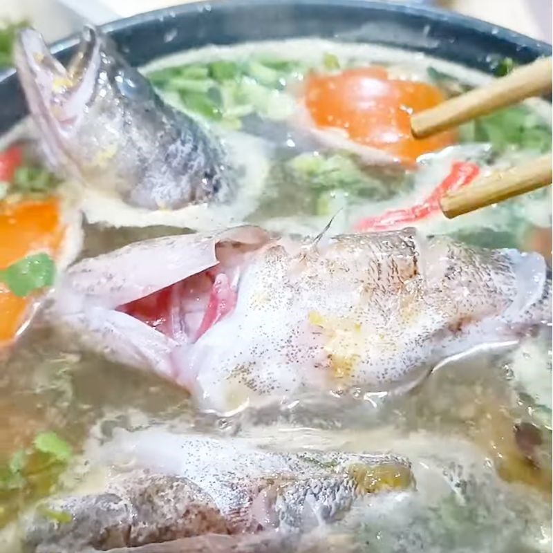 Bước 3 Nấu canh chua cá bống tượng Canh chua cá bống tượng