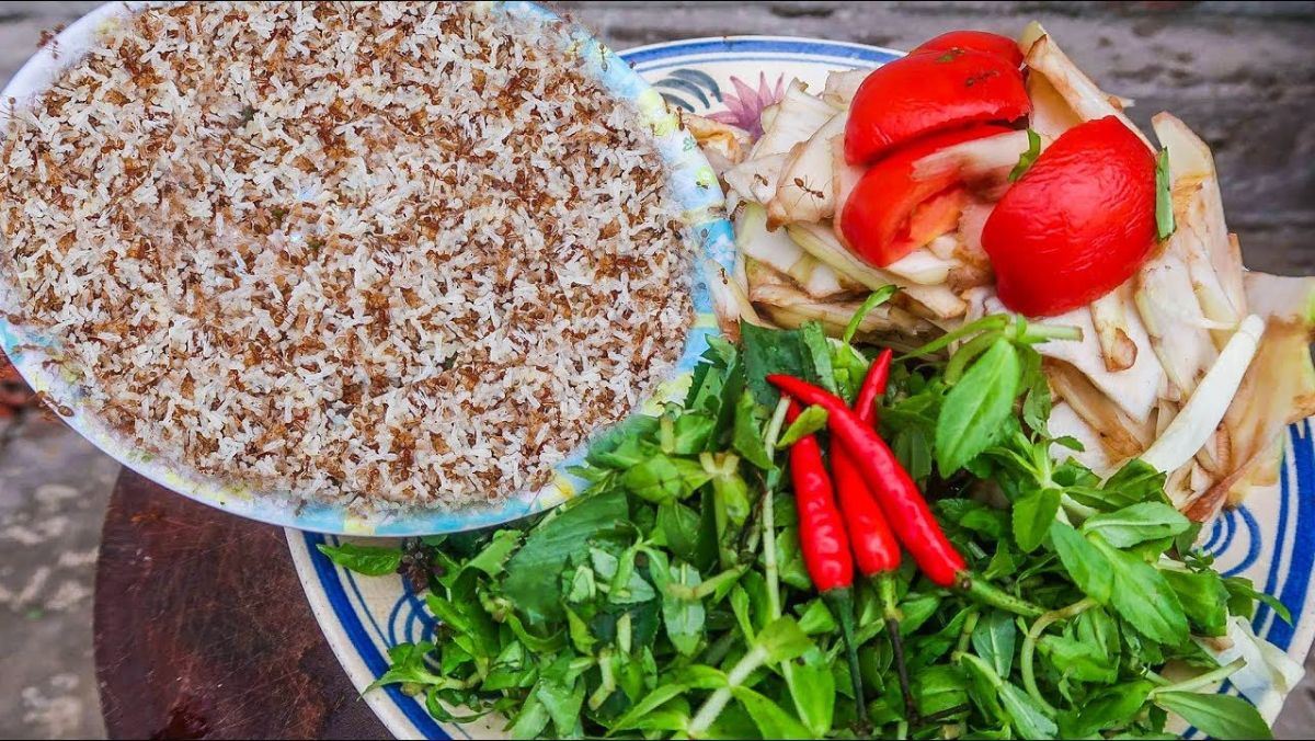 canh chua kiến vàng