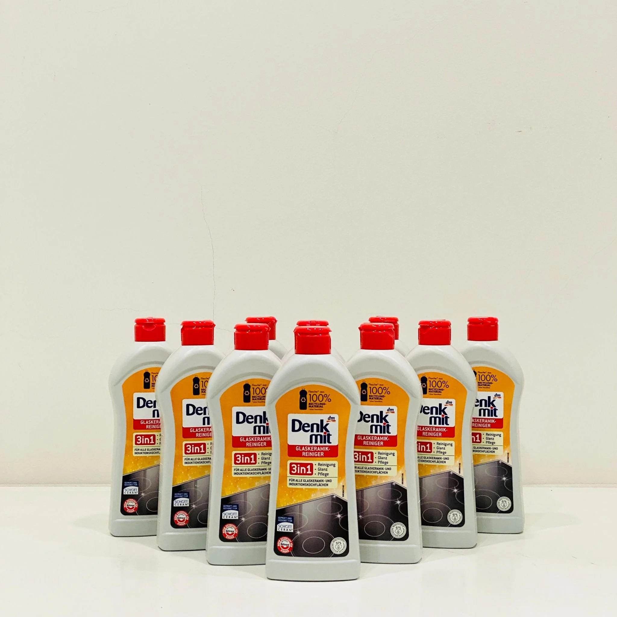 Sử dụng chất tẩy rửa chuyên dụng để làm sạch bếp từ