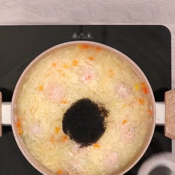 Bước 4 Hoàn thiện Súp tôm viên phô mai