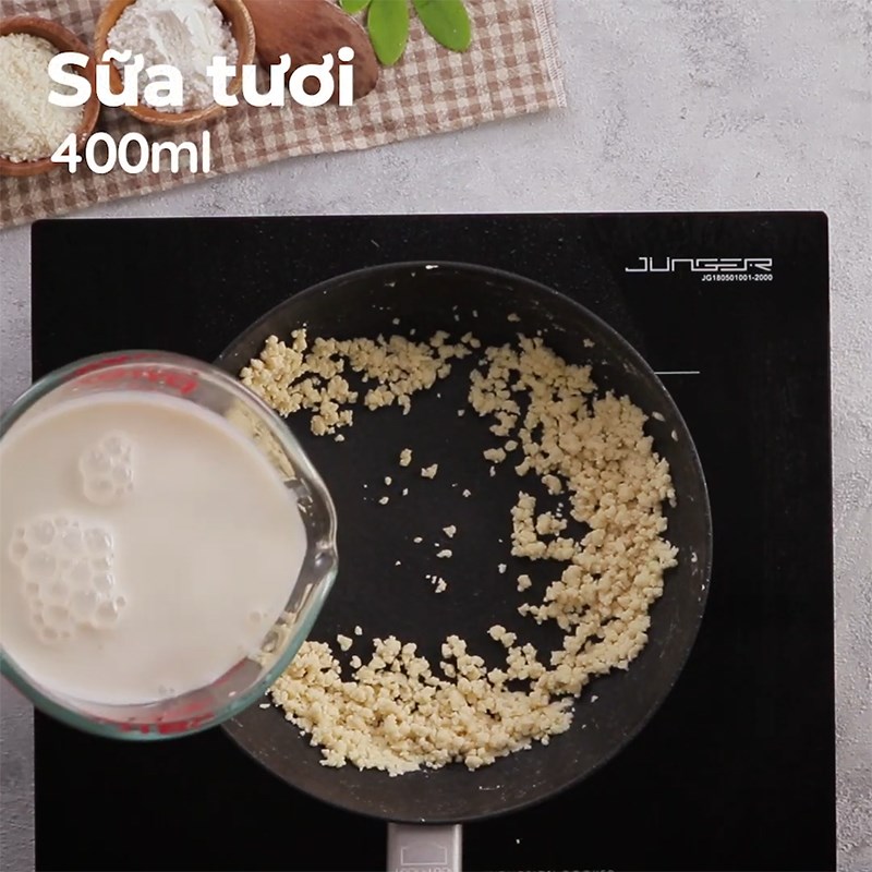 lam-sot-bechamel Bước 2 Làm sốt bechamel Ức gà áp chảo sốt bechamel