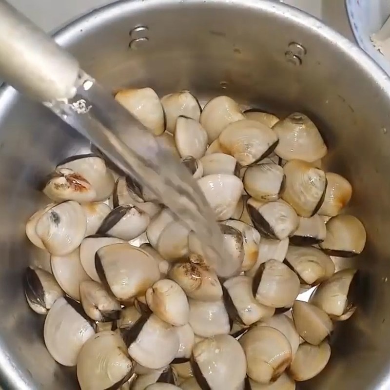 Bước 3 Luộc ngao Canh ngao nấu đậu phụ Bước 3 Luộc ngao Canh ngao nấu đậu phụ