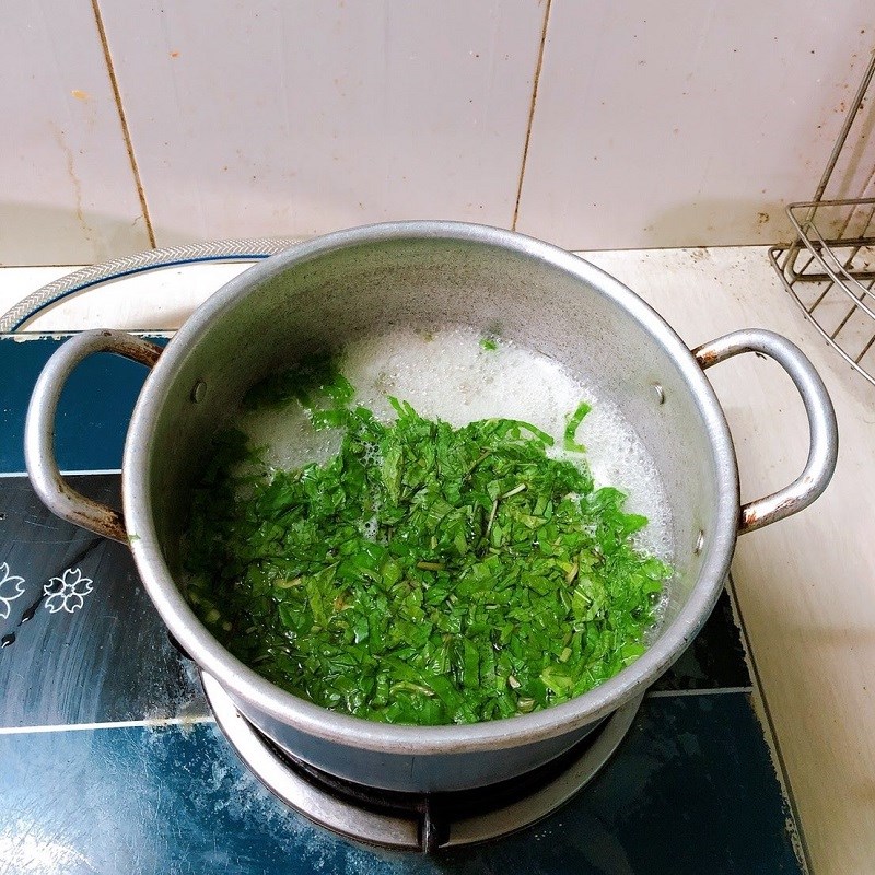 Bước 2 Nấu canh Canh mướp rau đay nấu tôm khô Bước 2 Nấu canh Canh mướp rau đay nấu tôm khô