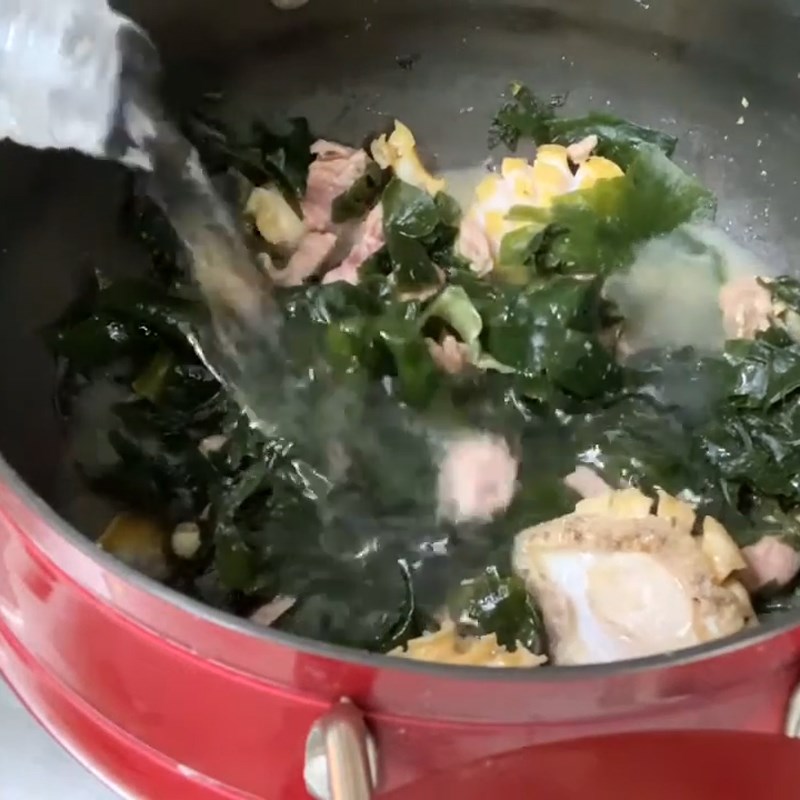 Bước 3 Nấu canh Canh rong biển bào ngư