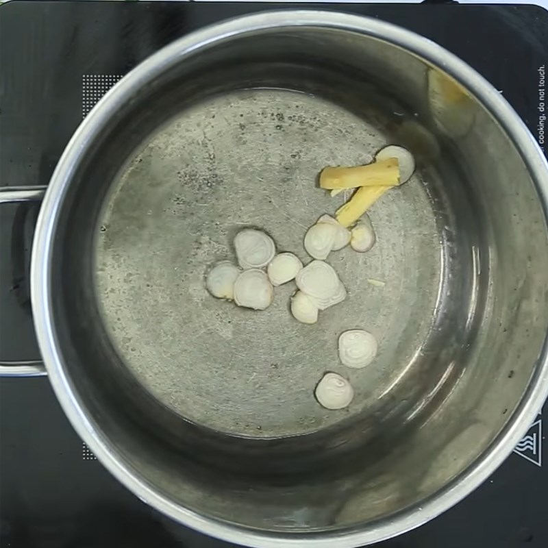 Bước 3 Nấu canh gà Canh gà hạt sen