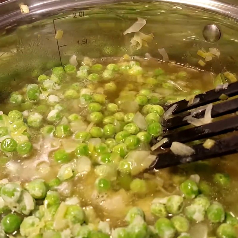 nau-nguyen-lieu-2 Bước 2 Nấu nguyên liệu Súp kem đậu Hà Lan