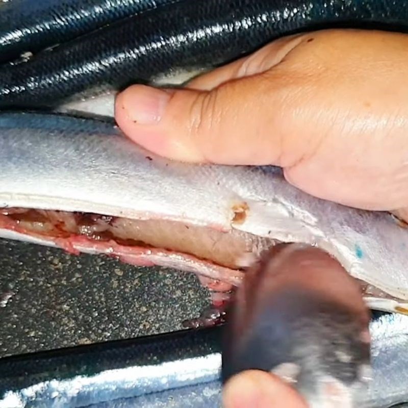 Bước 1 Sơ chế cá thu đao Cá thu đao nướng muối