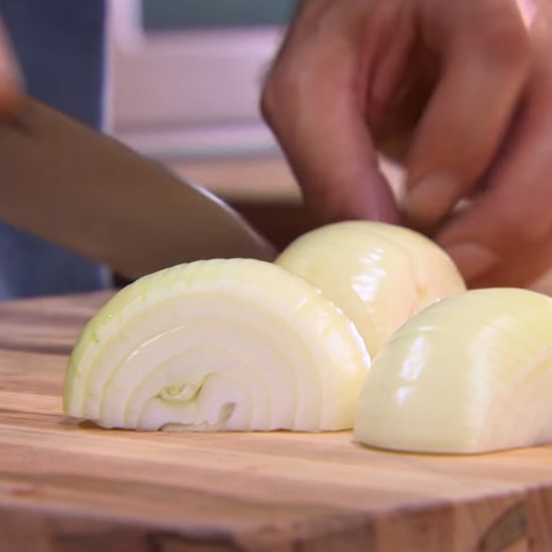 so-che-cac-nguyen-lieu-khac-119 Bước 2 Sơ chế các nguyên liệu khác Súp đậu Hà Lan thịt xông khói