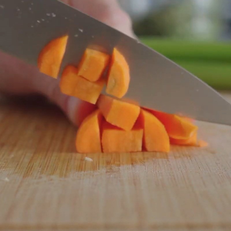 so-che-cac-nguyen-lieu-khac-122-1 Bước 2 Sơ chế các nguyên liệu khác Súp đậu Hà Lan thịt nguội