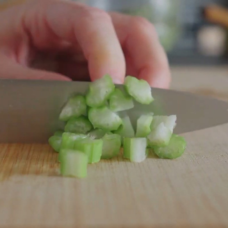 so-che-cac-nguyen-lieu-khac-123-1 Bước 2 Sơ chế các nguyên liệu khác Súp đậu Hà Lan thịt nguội