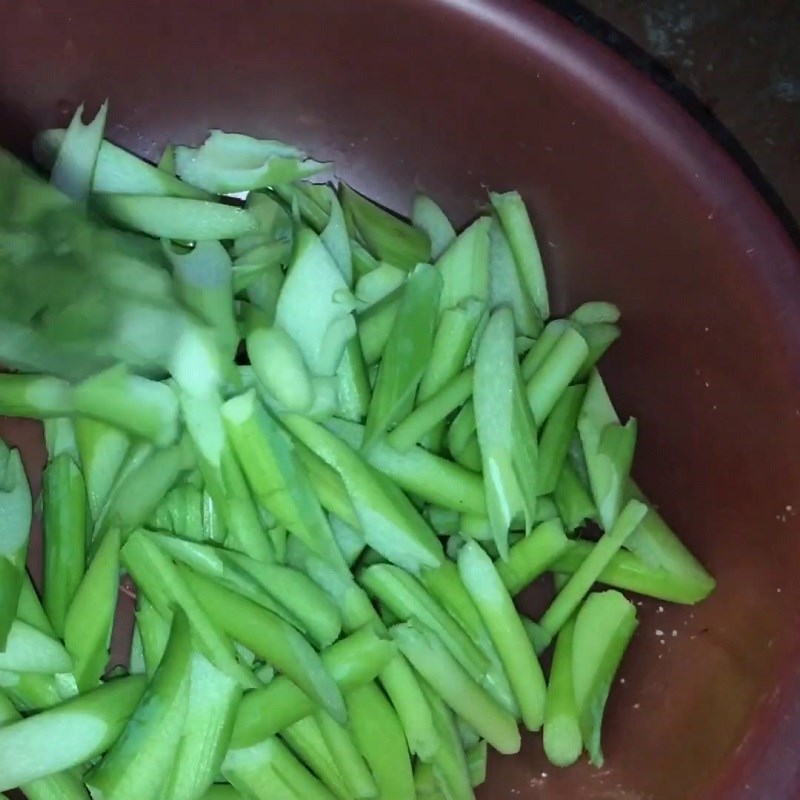 so-che-cac-nguyen-lieu-khac-249 Bước 2 Sơ chế các nguyên liệu khác Cá bò nấu canh chua