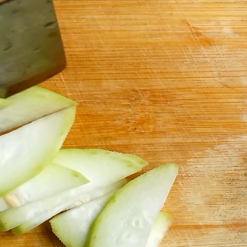 so-che-cac-nguyen-lieu-khac-347 Bước 2 Sơ chế các nguyên liệu khác Canh trai nấu bầu