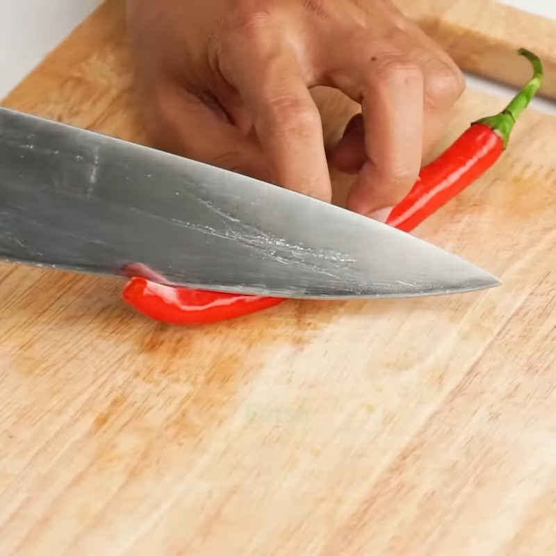 so-che-cac-nguyen-lieu-khac-6 Bước 2 Sơ chế các nguyên liệu khác Canh mực nấu dứa