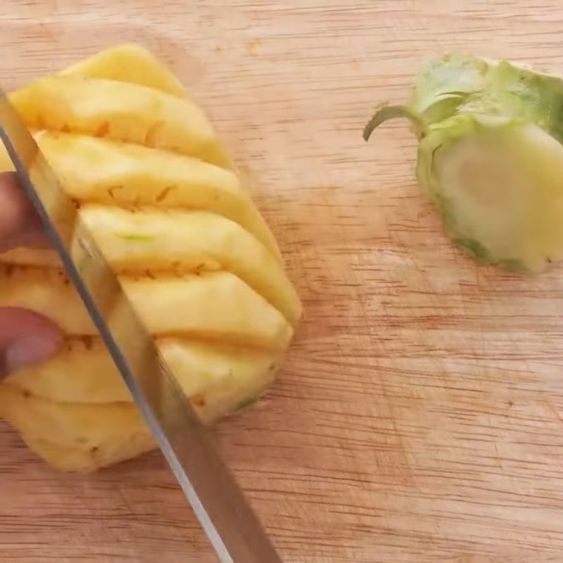 so-che-cac-nguyen-lieu-khac-7 Bước 2 Sơ chế các nguyên liệu khác Canh mực nấu dứa