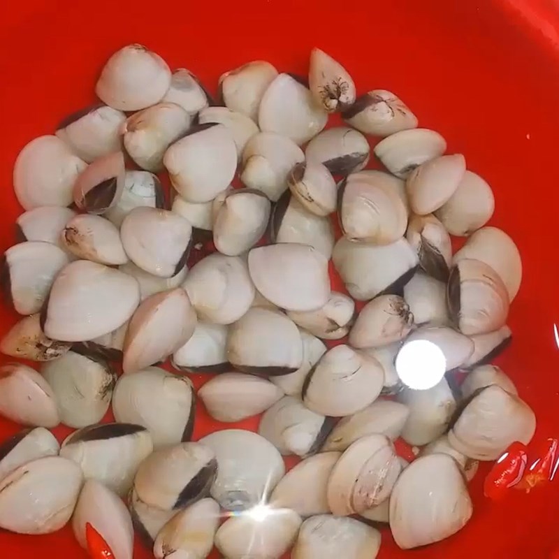 Bước 1 Sơ chế ngao Canh ngao nấu đậu phụ Bước 1 Sơ chế ngao Canh ngao nấu đậu phụ