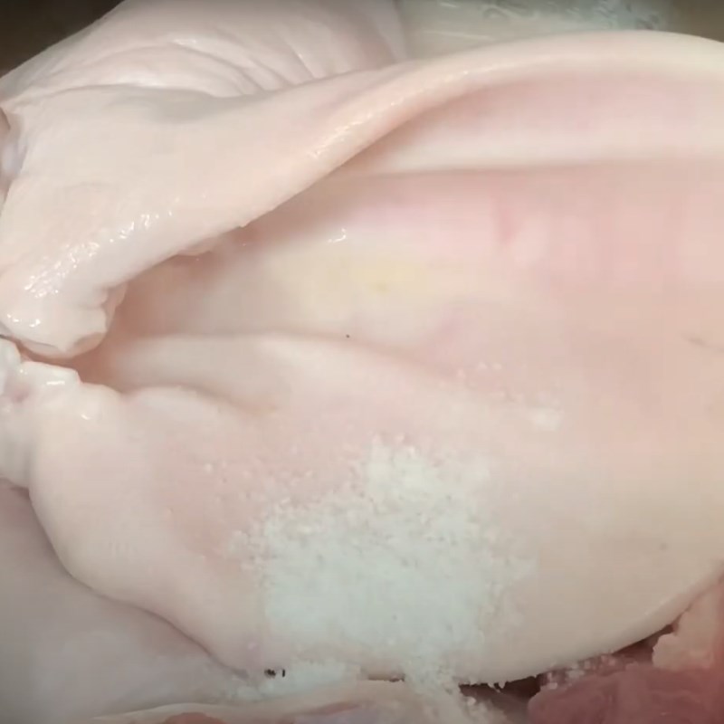 Bước 1 Sơ chế thịt heo Bánh mì phá lấu