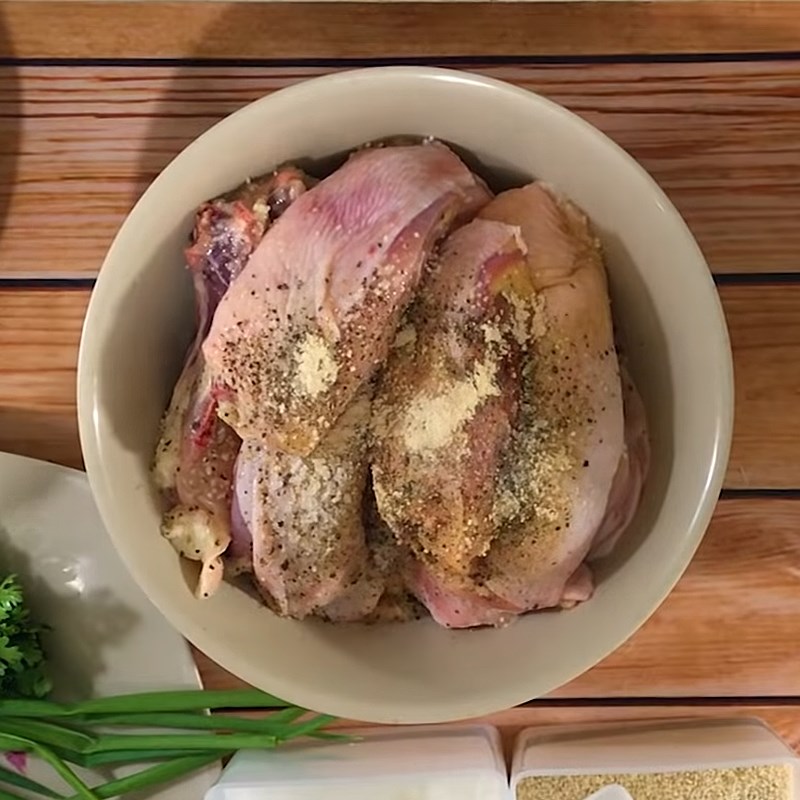 so-che-va-uop-thit-ga-5 Bước 1 Sơ chế và ướp thịt gà Gà nấu tỏi