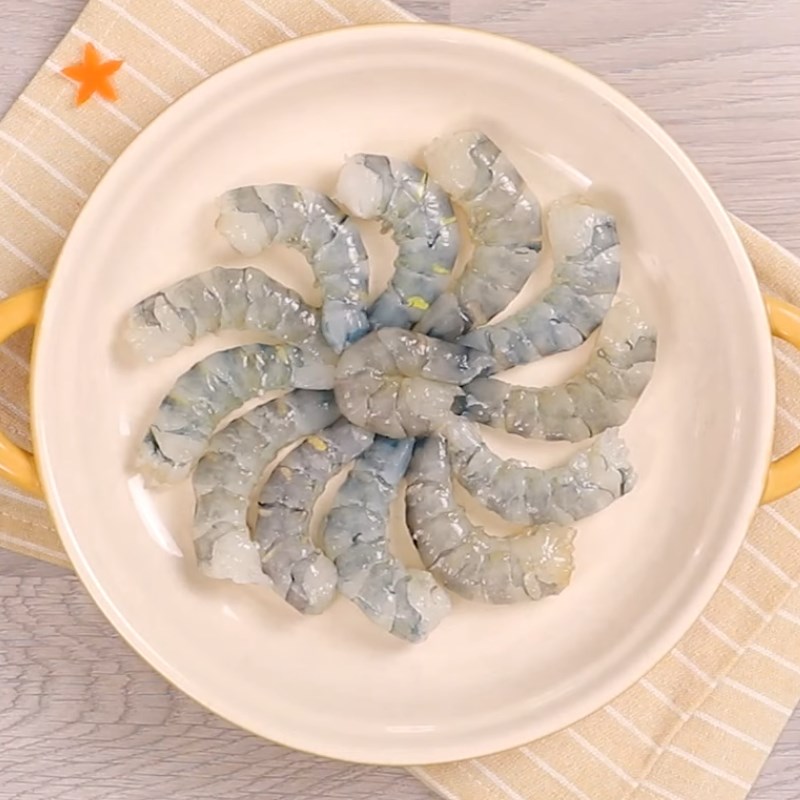 Bước 1 Sơ chế và ướp thịt tôm Súp tôm viên phô mai