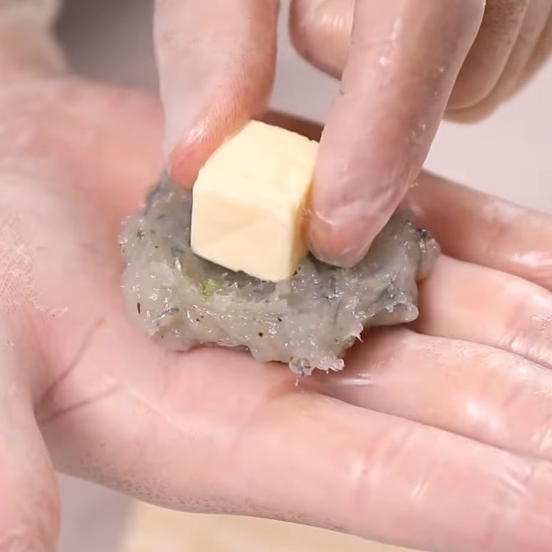 Bước 2 Tạo hình tôm viên Súp tôm viên phô mai