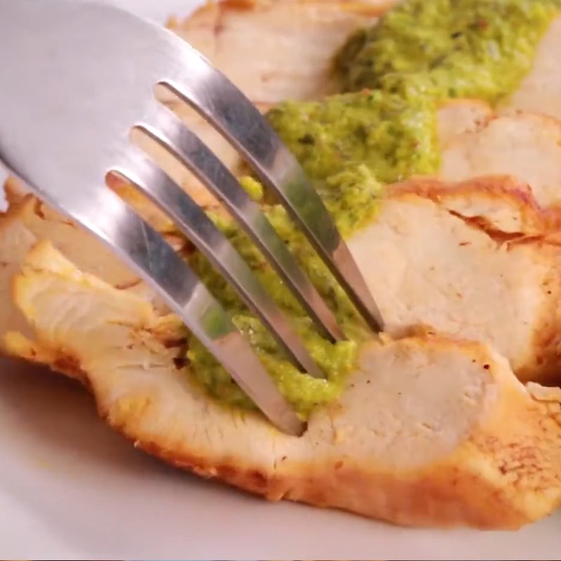 thanh-pham-562 Bước 5 Thành phẩm Ức gà áp chảo sốt chimichurri