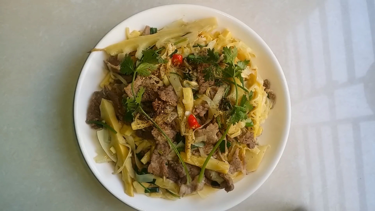 Cách làm món bò xào măng chua cay nồng