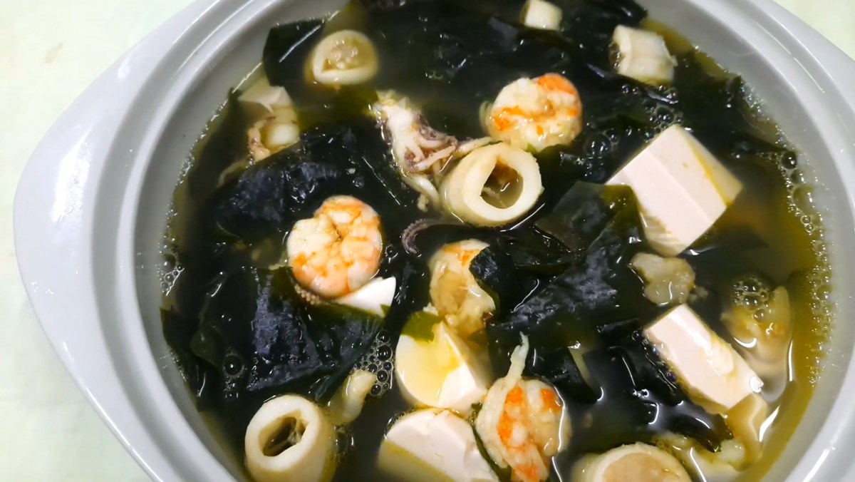 2 Cách nấu canh rong biển hải sản thanh mát, lạ miệng, đầy dinh dưỡng