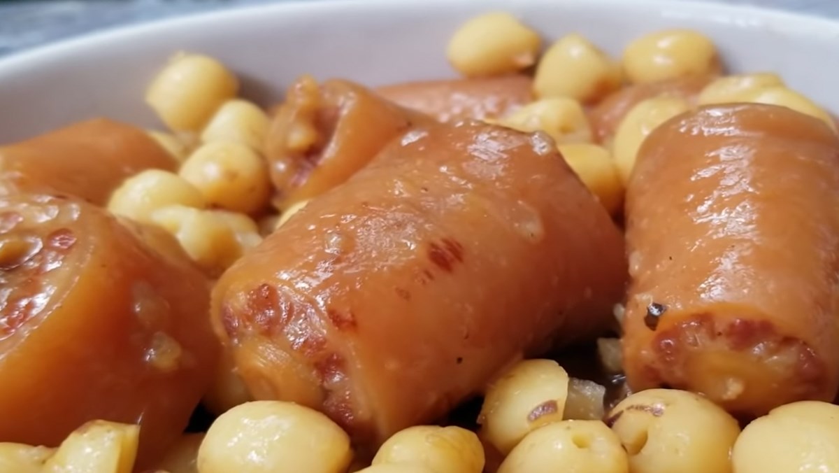 canh đuôi heo hầm hạt sen