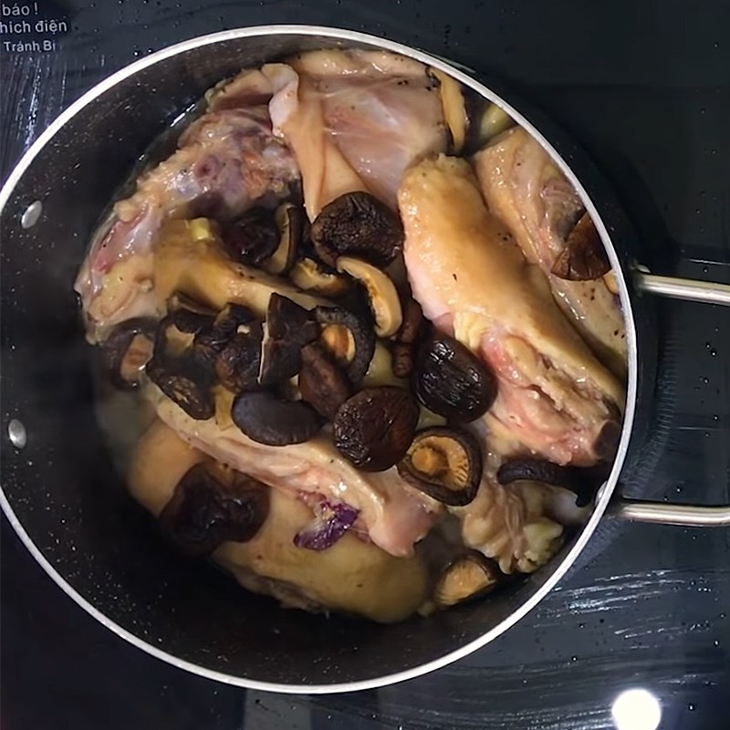 xao-ga-16 Bước 3 Xào gà Gà nấu tỏi