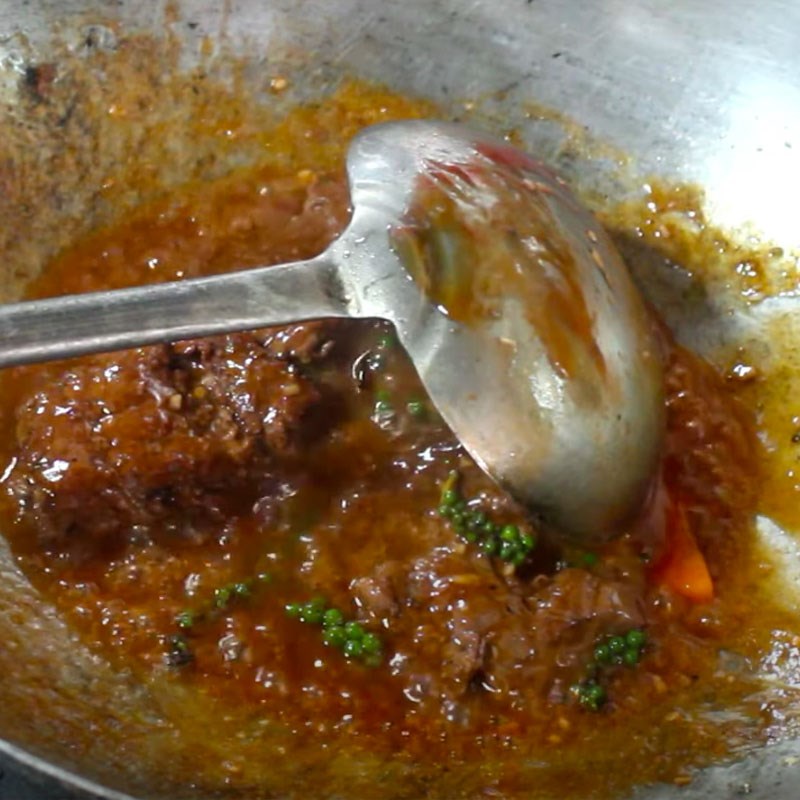 Bước 4 Xào thịt bò với sốt Bò sốt tiêu xanh Bước 4 Xào thịt bò với sốt Bò sốt tiêu xanh