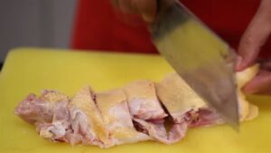 Cách thái thịt gà, vịt không bị vụn