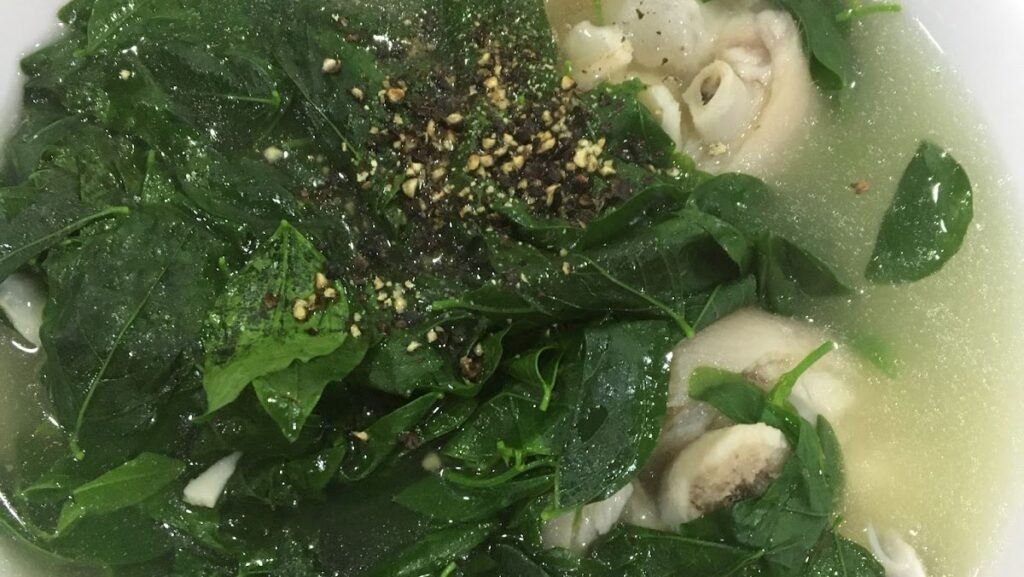Cách nấu canh giò heo rau ngót ngon ngọt đổi món cho bữa cơm nhà