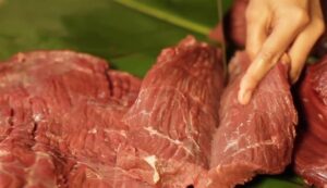 Cách thái thịt không đúng thớ