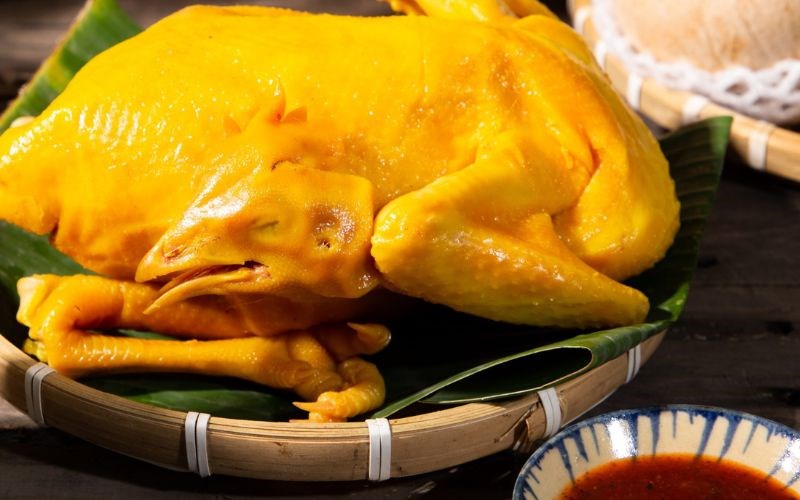 Cách ăn gà ủ muối hoa tiêu