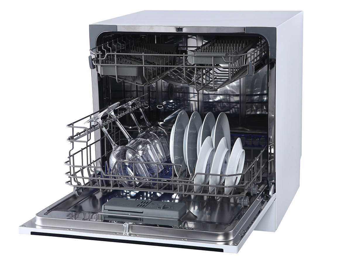 Máy chứa được 8 bộ bát đĩa/lần