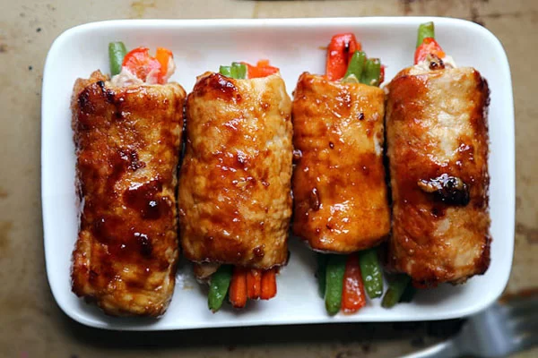 Cách làm thịt heo cuộn rau củ áp chảo sốt teriyaki giòn ngon cực lạ miệng