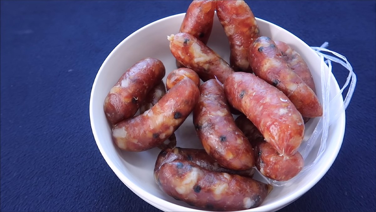 2 cách làm lạp xưởng tôm đỏ au đẹp mắt cực ngon đơn giản dễ làm tại nhà 2 cách làm lạp xưởng tôm đỏ au đẹp mắt cực ngon đơn giản dễ làm tại nhà