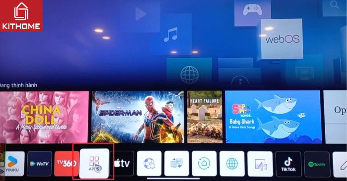 Bước 2: Tại màn hình chính, bạn di chuyển con trỏ đến mục Apps (hoặc mục LG Contents Store) và ấn vào giữa nút tròn trên điều khiển để chọn vào cửa hàng ứng dụng trên tivi LG.