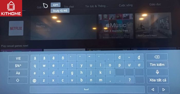 ước 3: Bấm vào thanh tìm kiếm của cửa hàng ứng dụng và dùng bàn phím ảo trên màn hình gõ "iQIYI" rồi ấn OK.